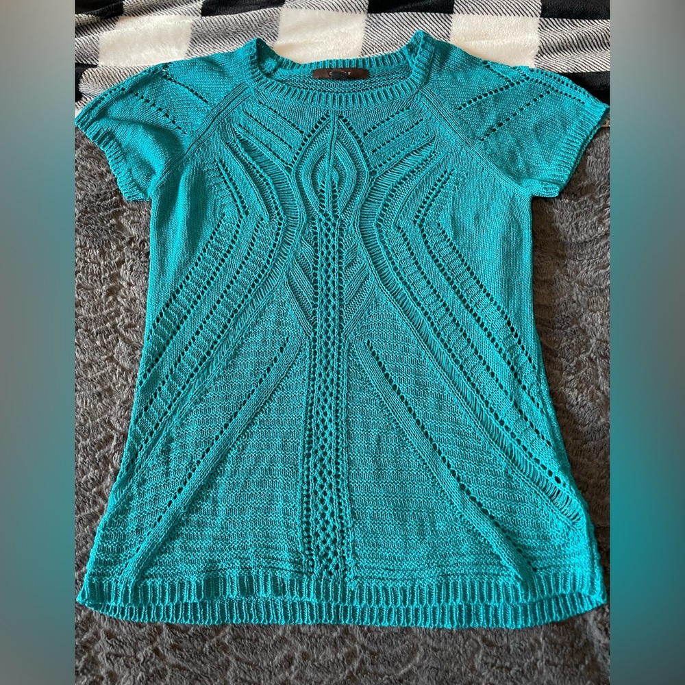 Beautiful turquoise quitter top